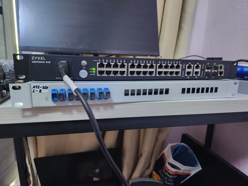Управляемый свитч(hub)Zyxel MES3500 и оптическая патч-панель