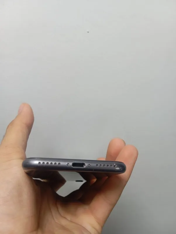 iPhone 8 64GB . 3