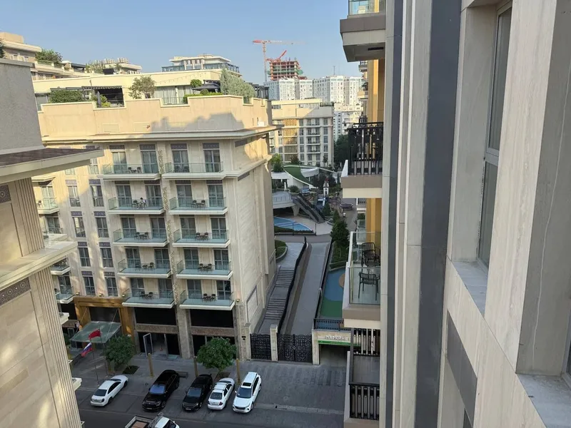 Продаётся 3-комнатная квартира в ЖК Mirabad Avenue (Golden House) — фото 1