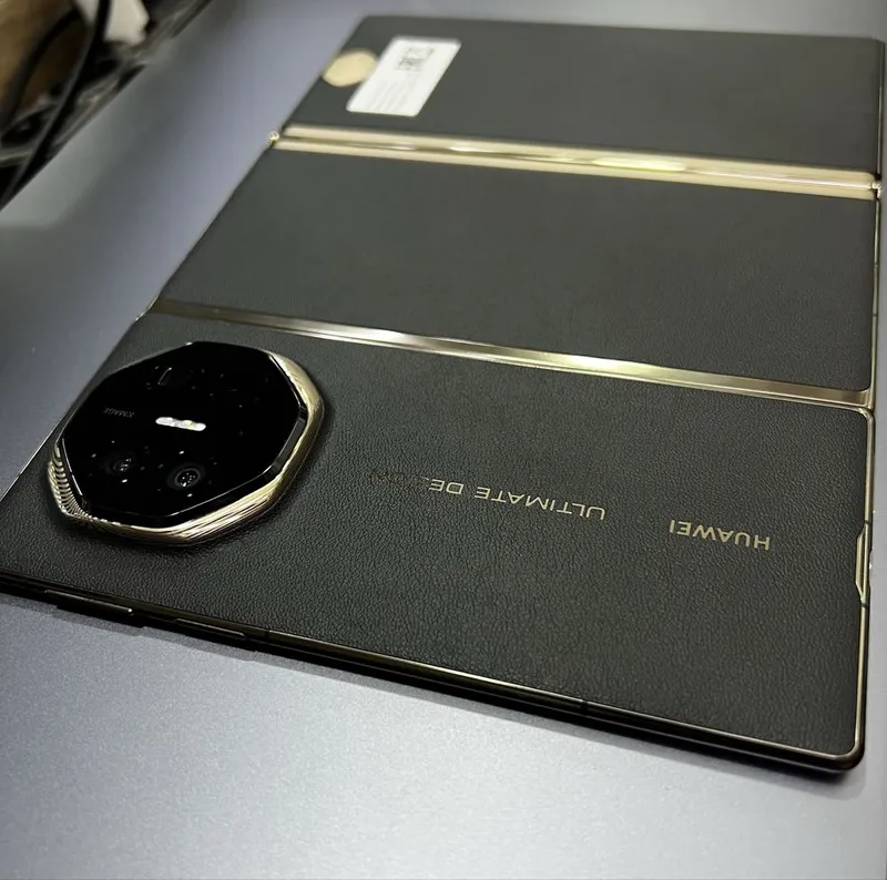 Тройной складной смартфон Huawei Mate XT Ultimate Design Б.У 16/1ТБ 1