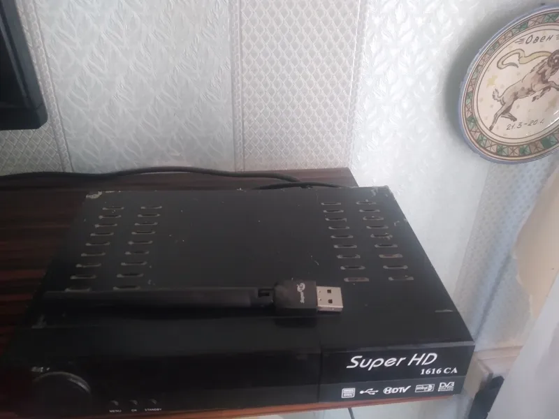 продам цифровой тюнер. продам цифровой тюнер.