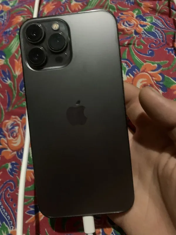 Iphon 13 pro max sotiladi 450$ — фото 1