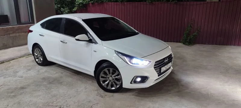 Hyundai accent xolati ideal 4