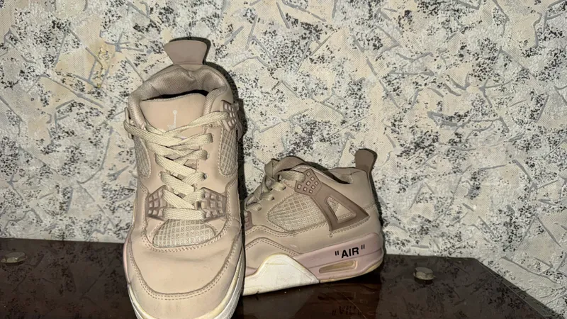 Крассовки Jordan 4 размер 36