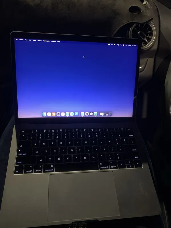 MacBook Pro sotiladi 2