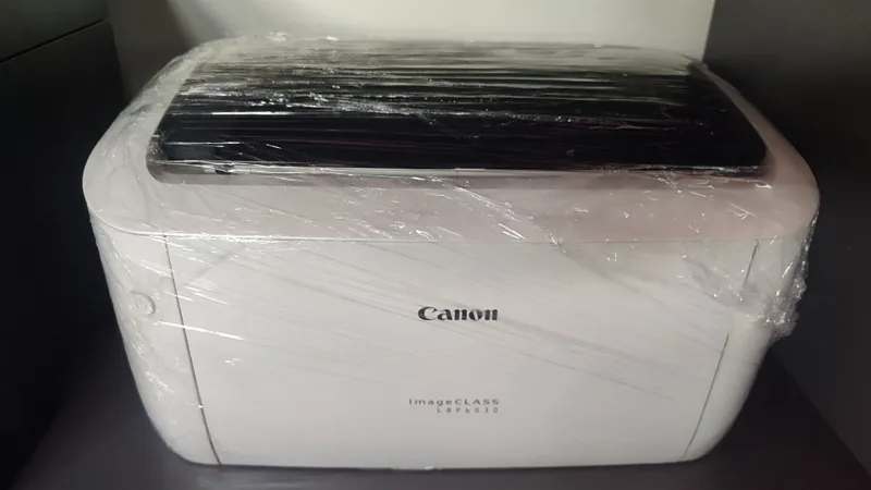 Принтер Canon LBP 6030 сотилади.