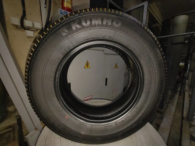 KUMHO shina! Ishlab chiqarilgan: Janubiy Koreya. 195-70-R14. 1 KUMHO shina! Ishlab chiqarilgan: Janubiy Koreya. 195-70-R14. 1