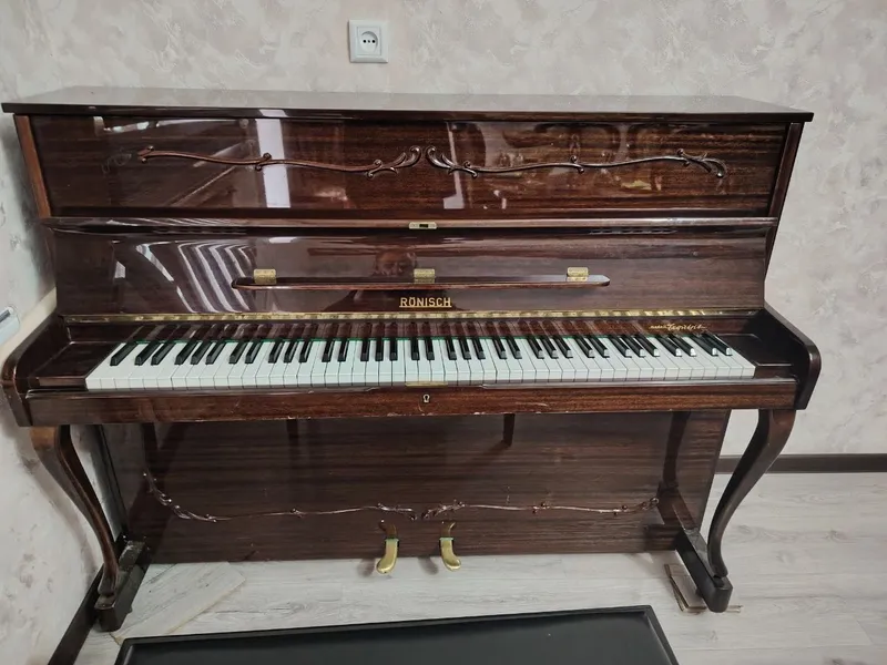 Pianino Ronisch .