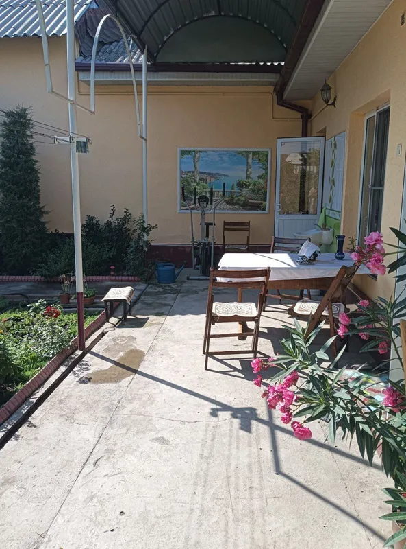 Продаётся участок с двумя домами во дворе — фото 2
