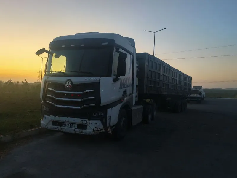 Тягач Howo - Max 3 Тягач Howo - Max 3