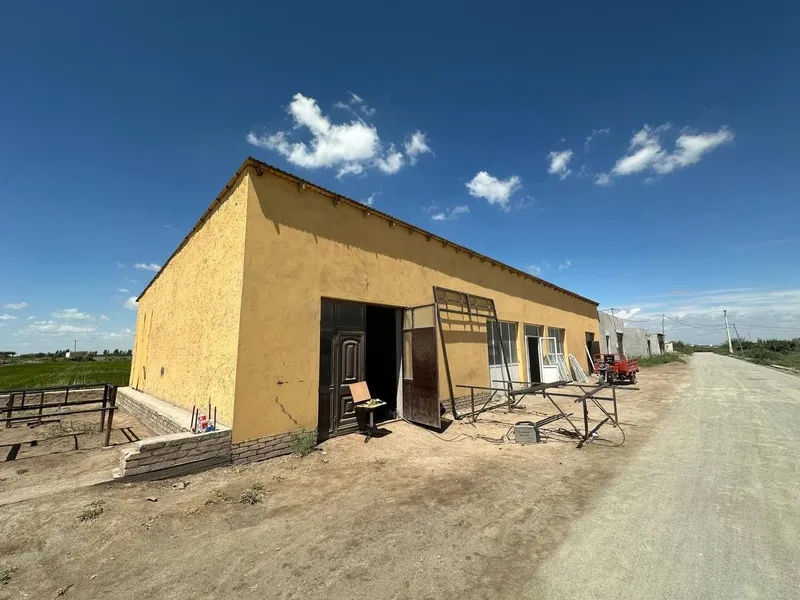 Noturar bino sotiladi,240 m² 7 Noturar bino sotiladi,240 m² 7