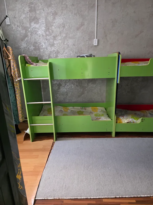 продаётся детские кровати стол и стул качели 3 продаётся детские кровати стол и стул качели 3