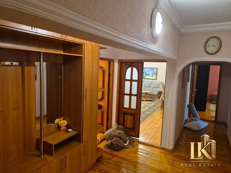 Продаётся 4-комнатная квартира, 151 м², 3/9, Мирабадский район