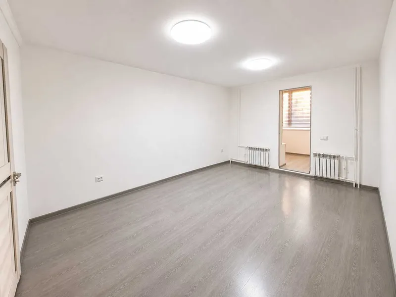 Аренда офиса на первой линии Новомосковской — 62 м², 3 комнаты