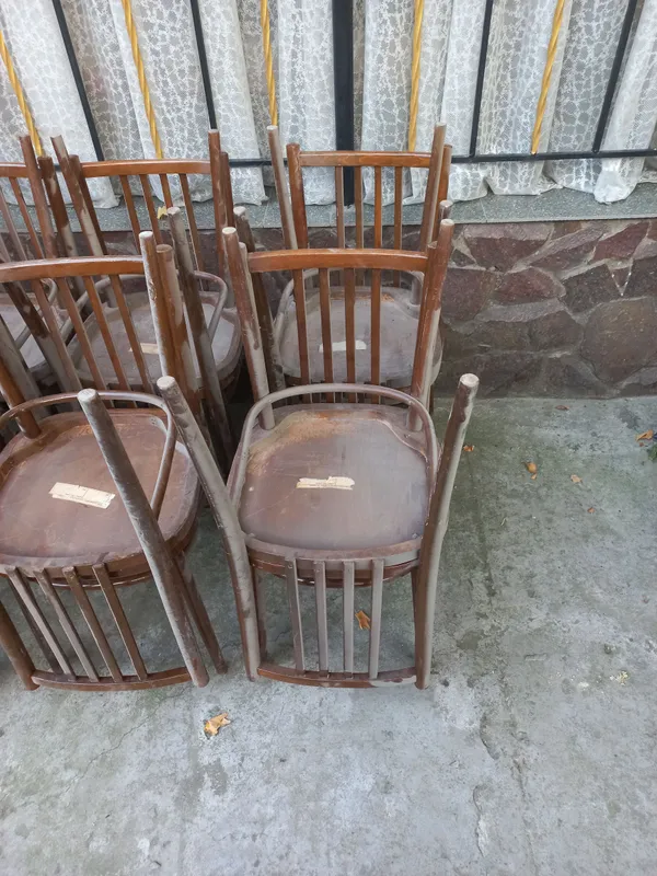 Продаются б/у 4 штуки кресла,стол, банки,стулья 2