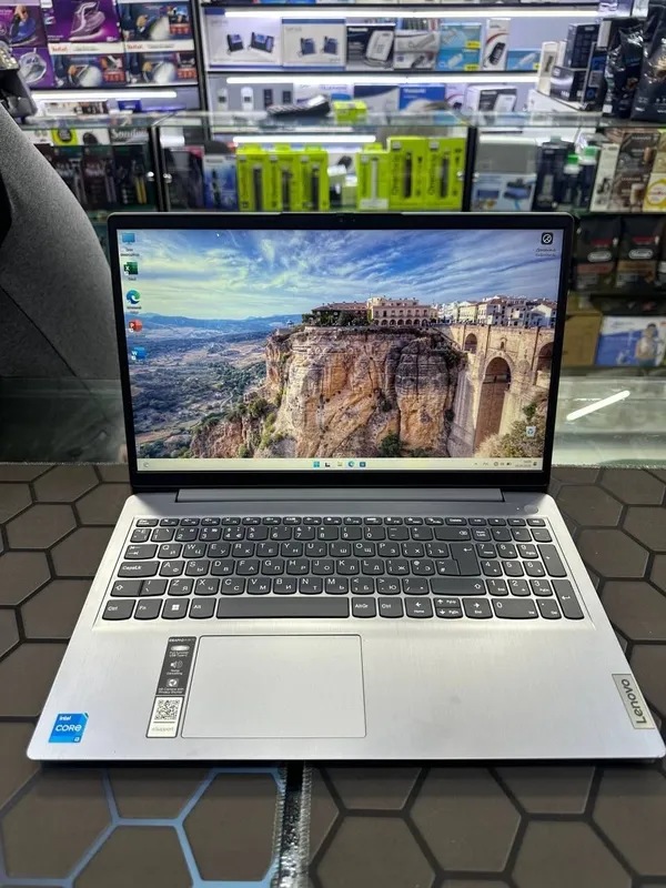 Lenovo IP3 / i3-1215U / 4GB / 256SSD / FHD / Ideal