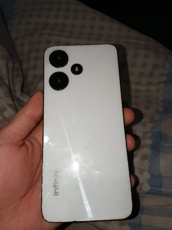 infinix hot 30i holati ideal narxi 700 kami bor
