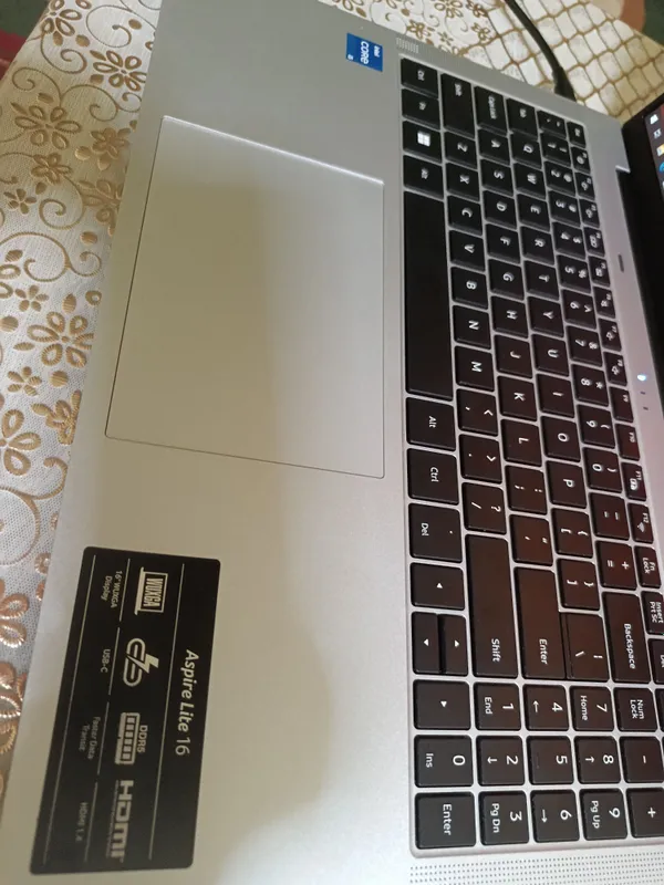 Acer notebuk sotiladi