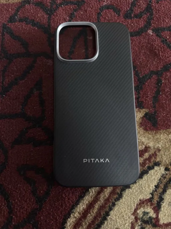 Iphone 16 pro max pitaka chexol 1