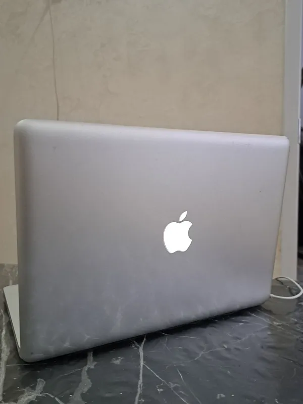 MacBook sastayani o'rta xolada ishlashi juda Yaxshi