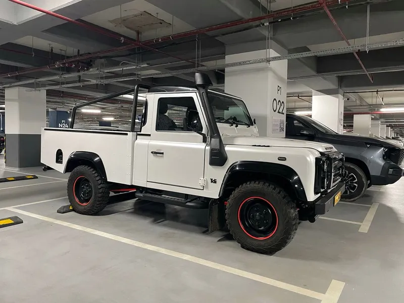Land Rover Defender 110 Pickup 300Tdi 4