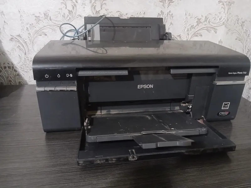 Принтер EPSON T 50 цветной 6 сиёхли ишлатилган нархи келишилган нархда 1 Принтер EPSON T 50 цветной 6 сиёхли ишлатилган нархи келишилган нархда 1