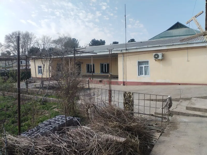 Продается дом с двором 2