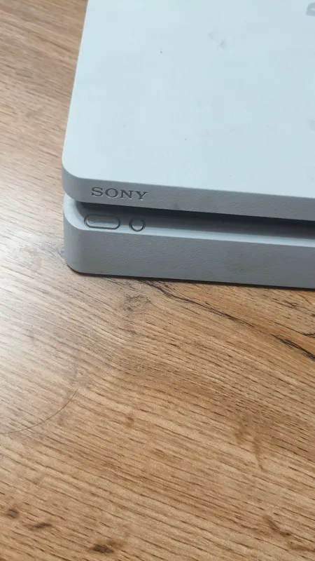 срочно продам playstation 4 slim 1 tb 3