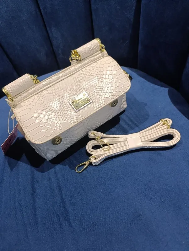 Компактная и удобная сумочка Dolce Gabanna