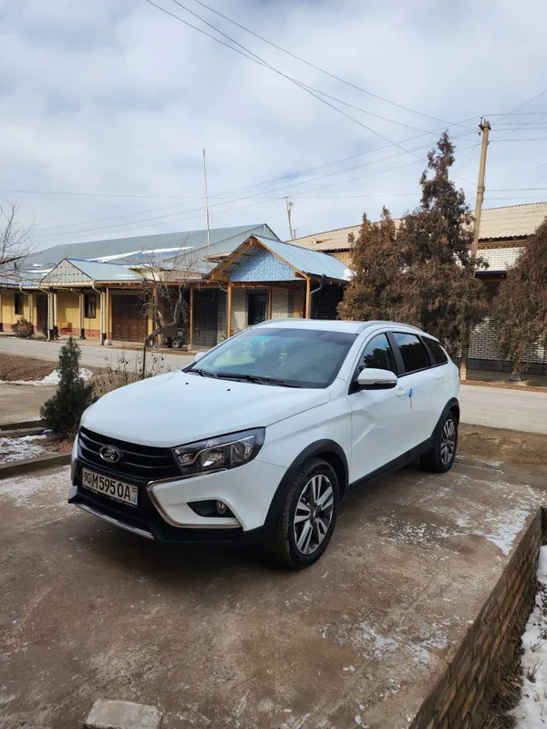 Lada vesta sw cross sotiladi