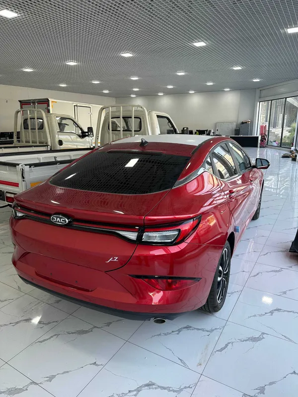 JAC J7 автомобилини катта чегирмада ва қўшимча совғалар билан харид қи 2 JAC J7 автомобилини катта чегирмада ва қўшимча совғалар билан харид қи 2