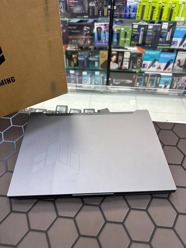 HP Ryzen 3 (7320U) – Tez, Yangi va Ishonchli! 8 ozu DDR5 512 ssd 15.6