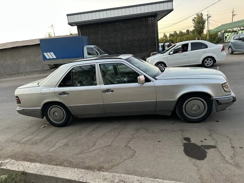 Mersedes benz 200 holatii yaxwi 1985 yil