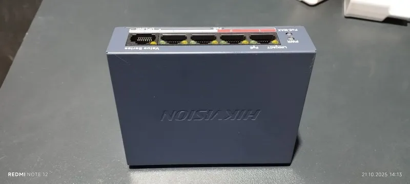Продаются PoE-коммутатор Hikvision, модель DS-3E0105P-E/M(B).