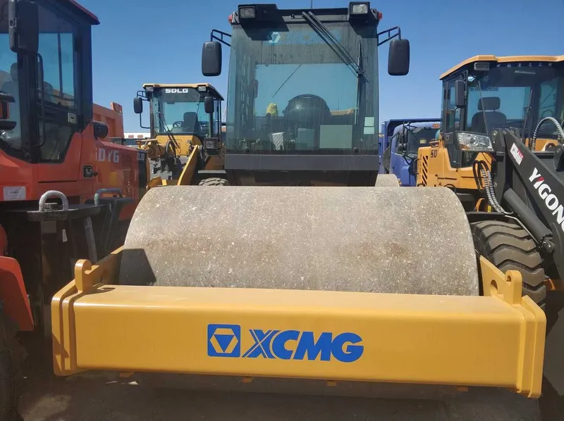 XCMG XS143J самоходный одновальцовый вибрационный каток грунтовый — фото 3