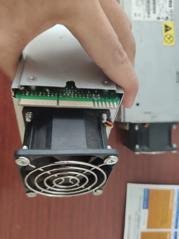 Серверные блок питание, 650 watt. Hipro. HP-R650FF3. 2x - штука есть — фото 1