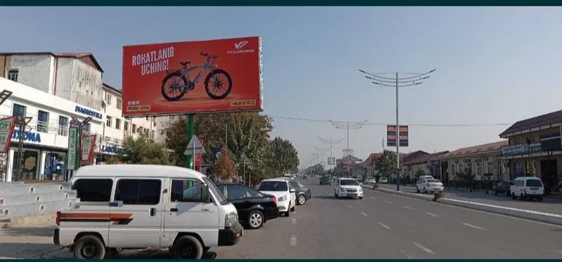 Nukusda bannerda reklama/Баннерная реклама в Нукусе/Tashqi reklama. — фото 1