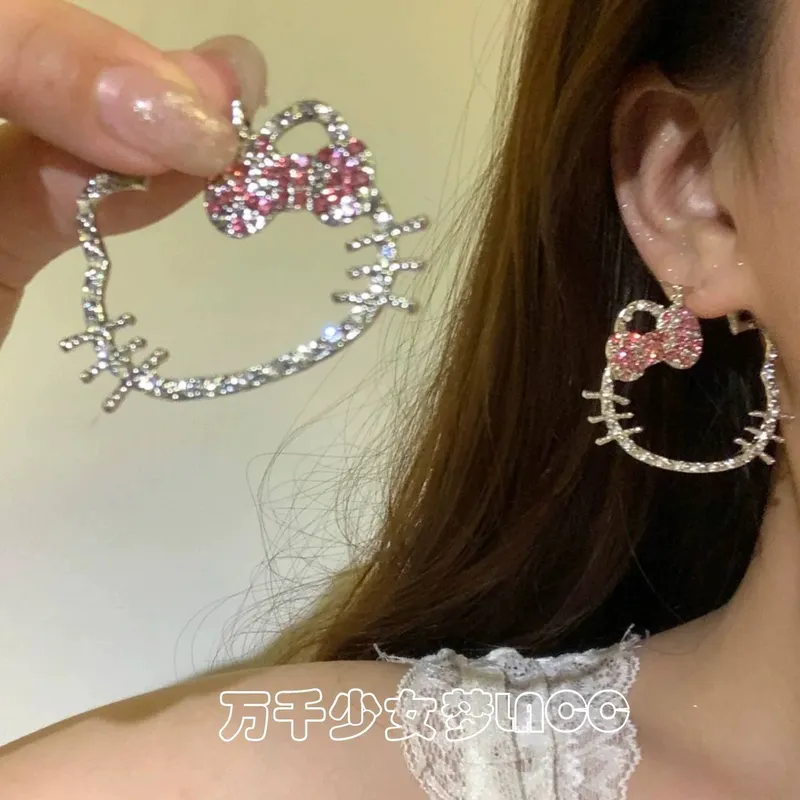 Шикарные сережки с мордашкой Хэллоу Китти 2 Шикарные сережки с мордашкой Хэллоу Китти 2