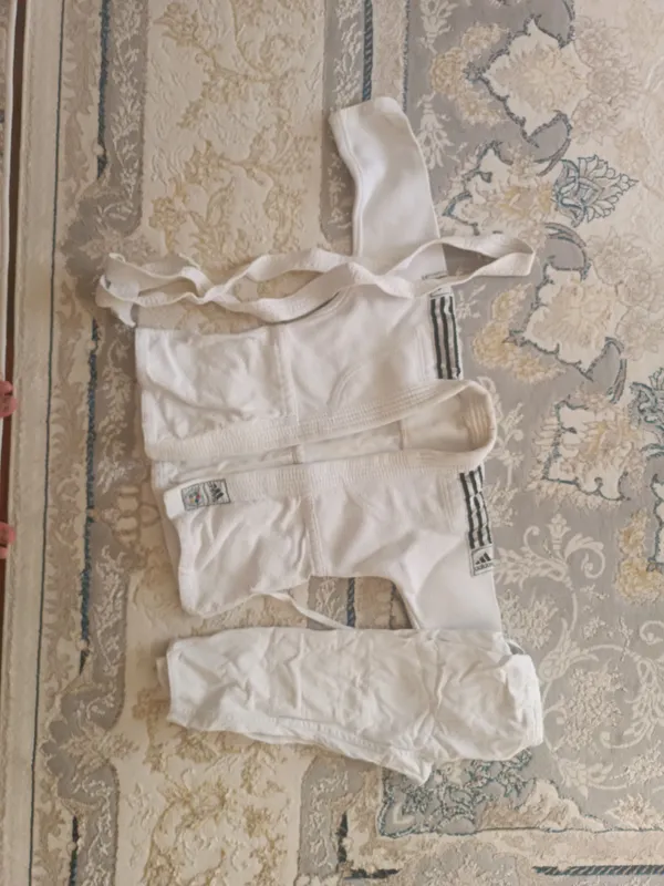 продаю кимано размер 38 состояние нормальное