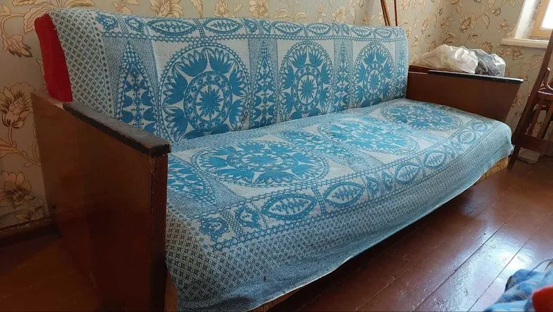 Продаётся Диван (Россия)