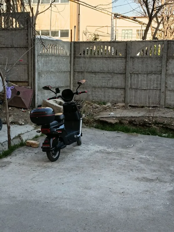 Скутр чёрно красный "Globoys" — фото 4