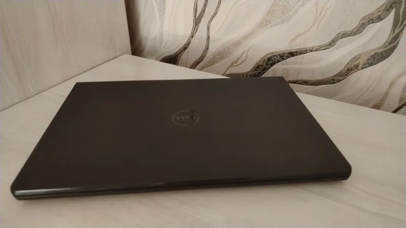 Dell 15 inspirion 3000 1