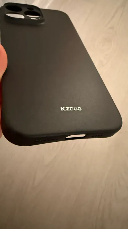 Черный стильный чехол KZDOO на iPhone 16 Pro Max — фото 1 Черный стильный чехол KZDOO на iPhone 16 Pro Max — фото 1