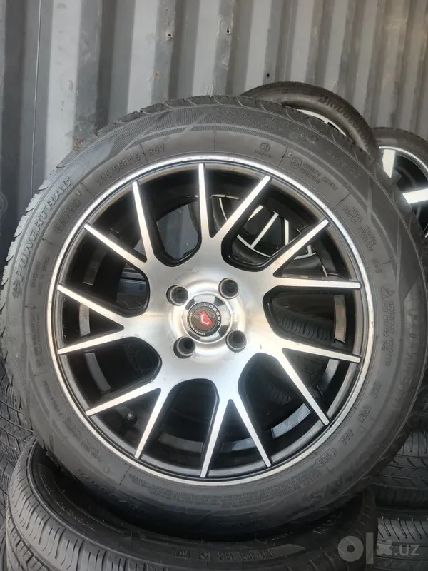 15-дюймовые диски и шины Vossen 1 15-дюймовые диски и шины Vossen 1