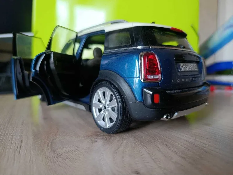 Mini Countryman 1:18 Kyosho б/у — целый корпус, на игру или запчасти — фото 3