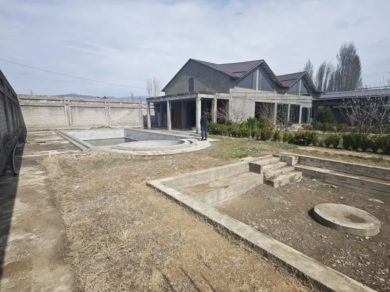 Dacha 30 sotikli dacha sotiladi srochna suv boyida