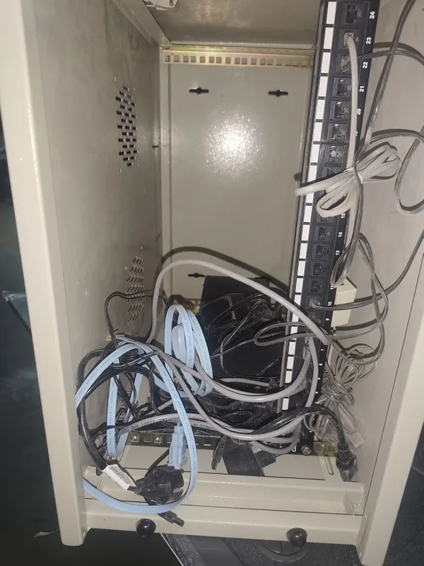 Yaxshi holatdagi server sotiladi 4 Yaxshi holatdagi server sotiladi 4