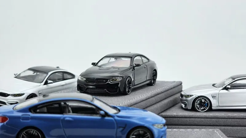 1:64 BMW M4 F82 коллекционная машинка 2 1:64 BMW M4 F82 коллекционная машинка 2