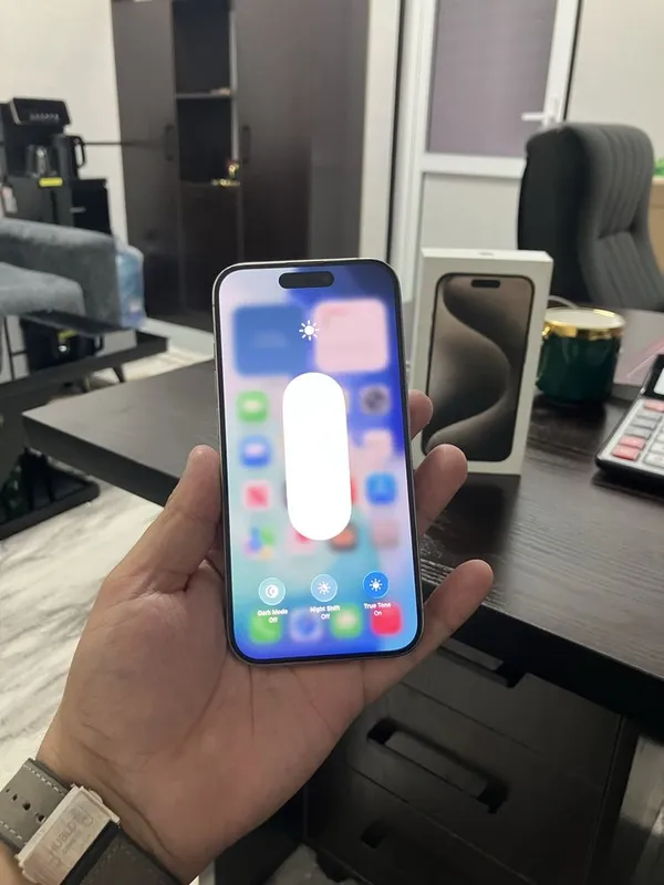 Iphone 15 pro 256 tali 81 yomkst holati yaxwi — фото 2