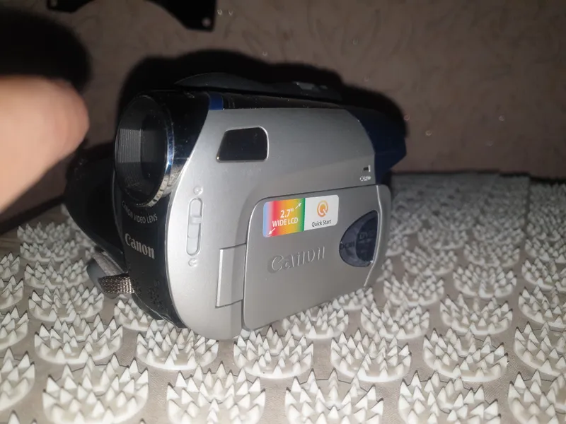 DVD камера CANON D301 почти не пользованная 1 DVD камера CANON D301 почти не пользованная 1